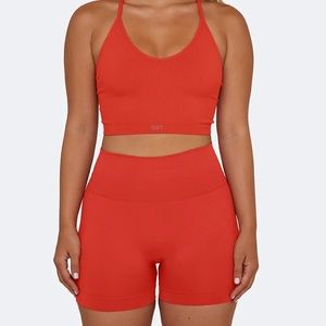 Set Active “Sculptflex” V ribbed bra and bike shorts set